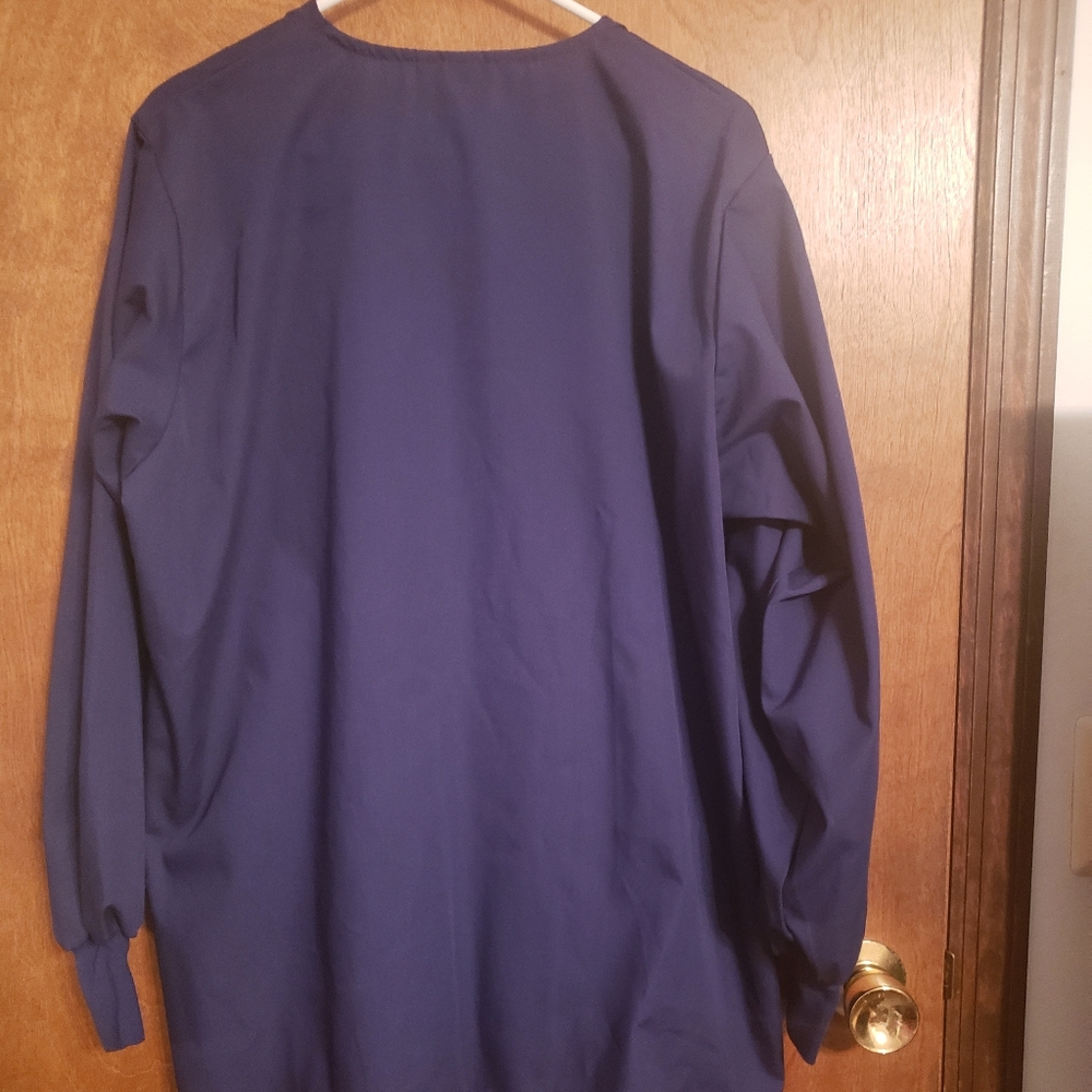 NWOT Scrub Top - Picture 2 of 2
